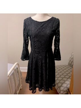 Black Lace LBD Cocktail Dress Size L (8/10) Fit Flare Bell Sleeve Knee Length